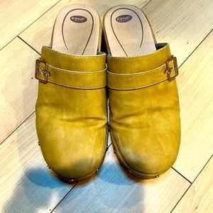 Dr Scholl’s faux leather tan clogs